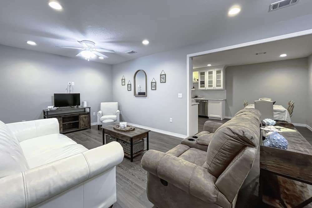 Photo of Bedroom in Long Beach