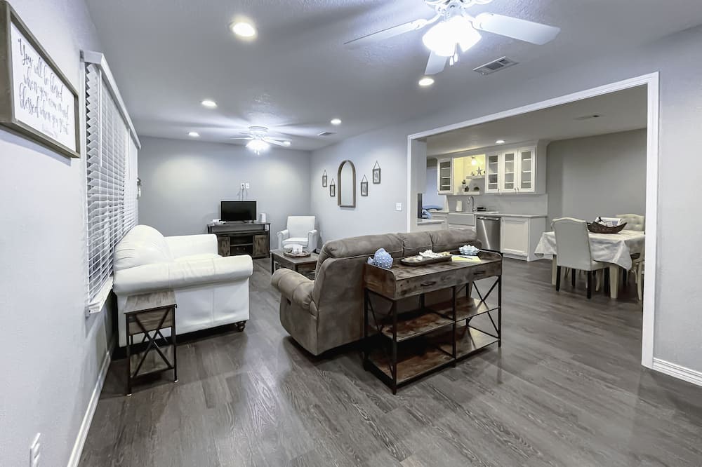 Photo of Bedroom in Long Beach