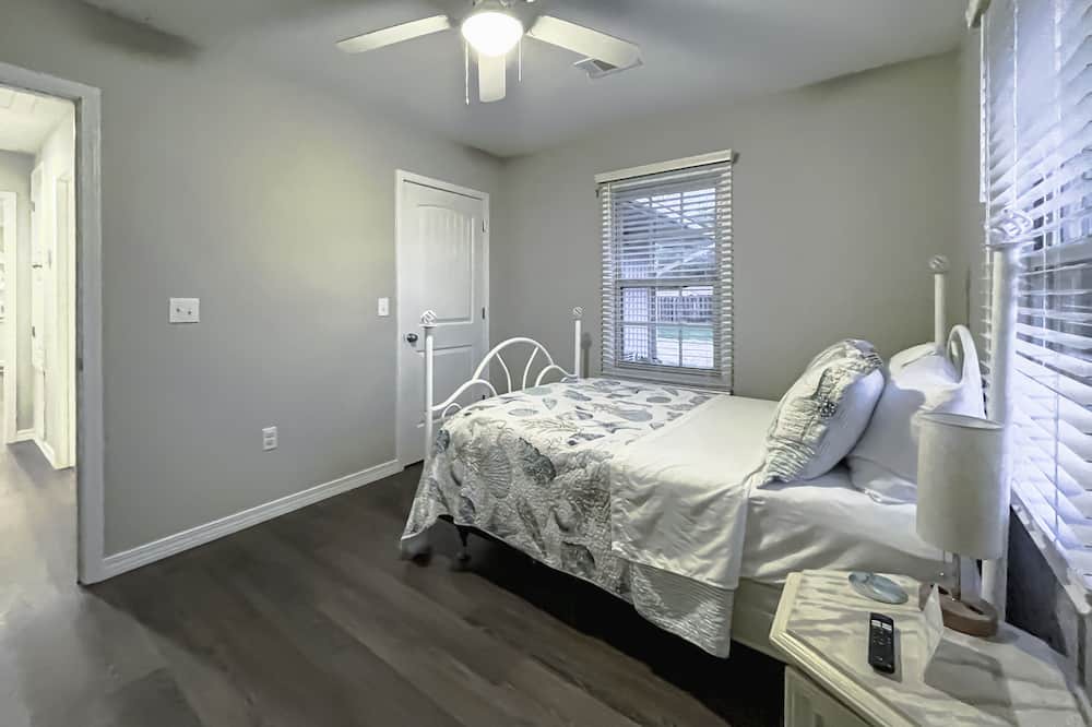 Photo of Bedroom in Long Beach