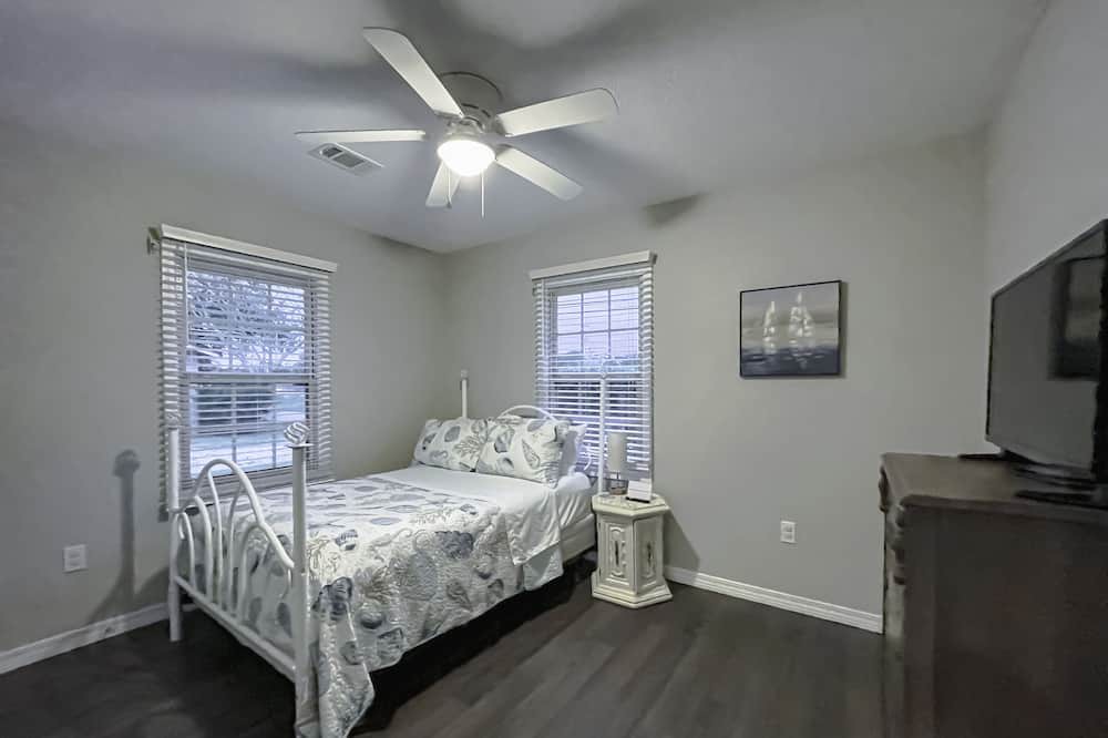 Photo of Bedroom in Long Beach
