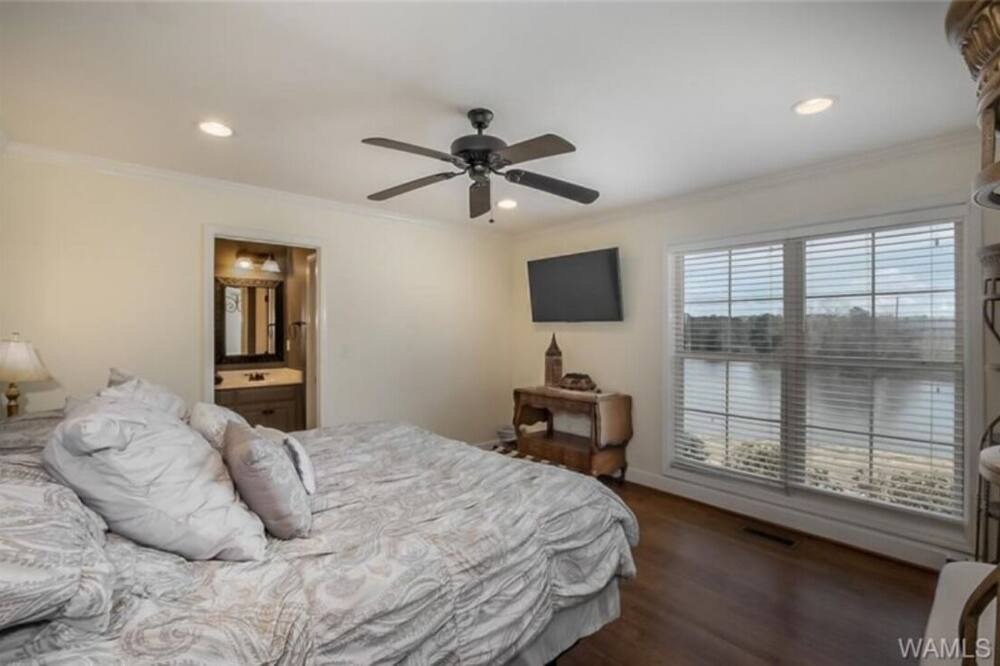 Photo of Bedroom in Northport
