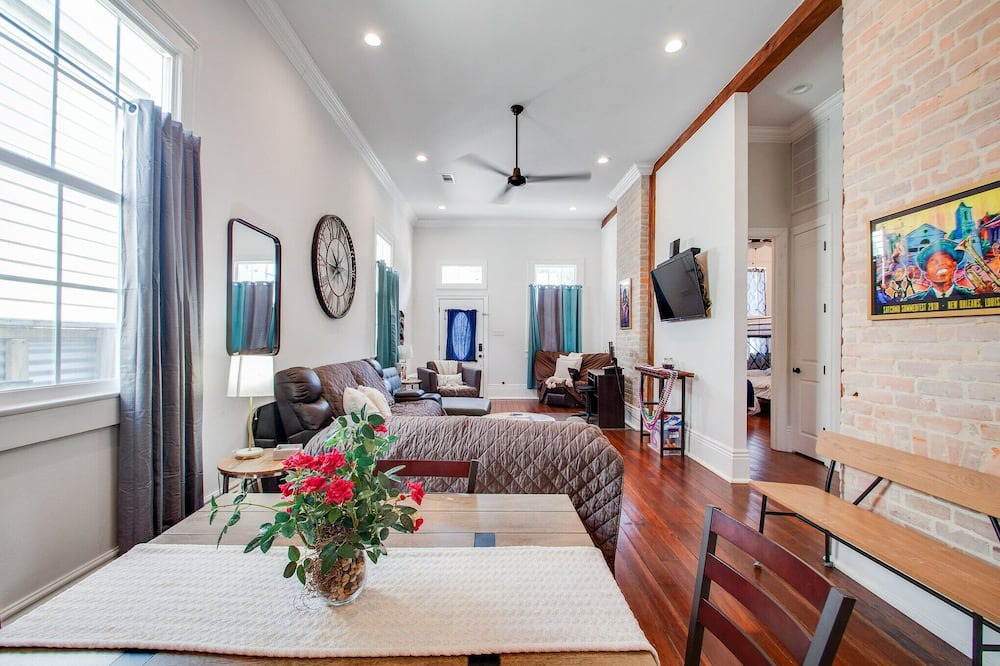 Photo of Livingroom in Esplanade Ridge