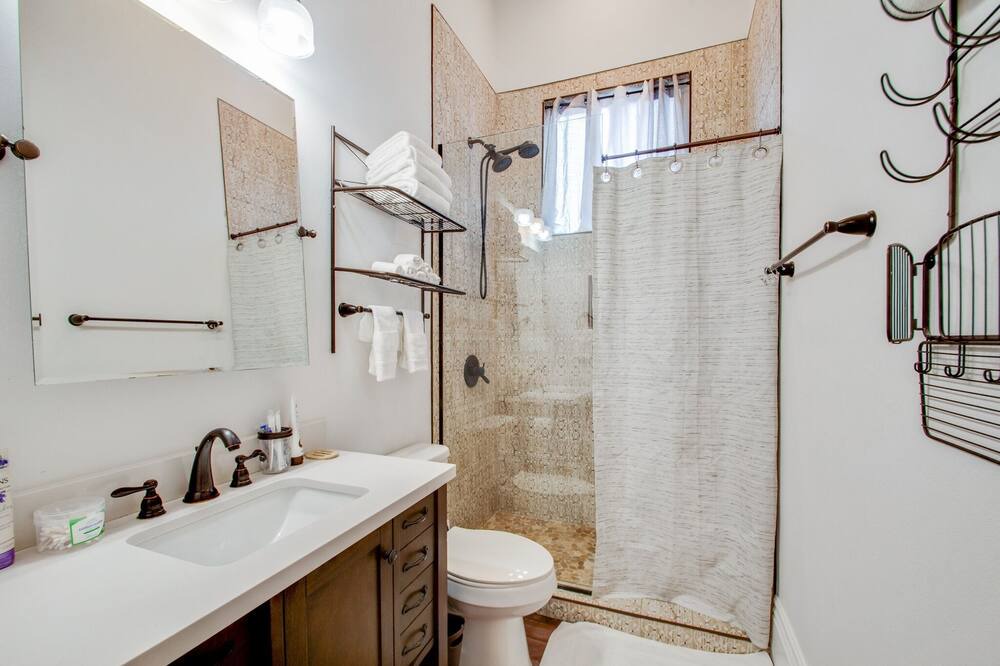 Photo of Bathroom in Esplanade Ridge