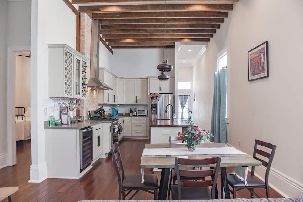 Photo of Kitchen in Esplanade Ridge