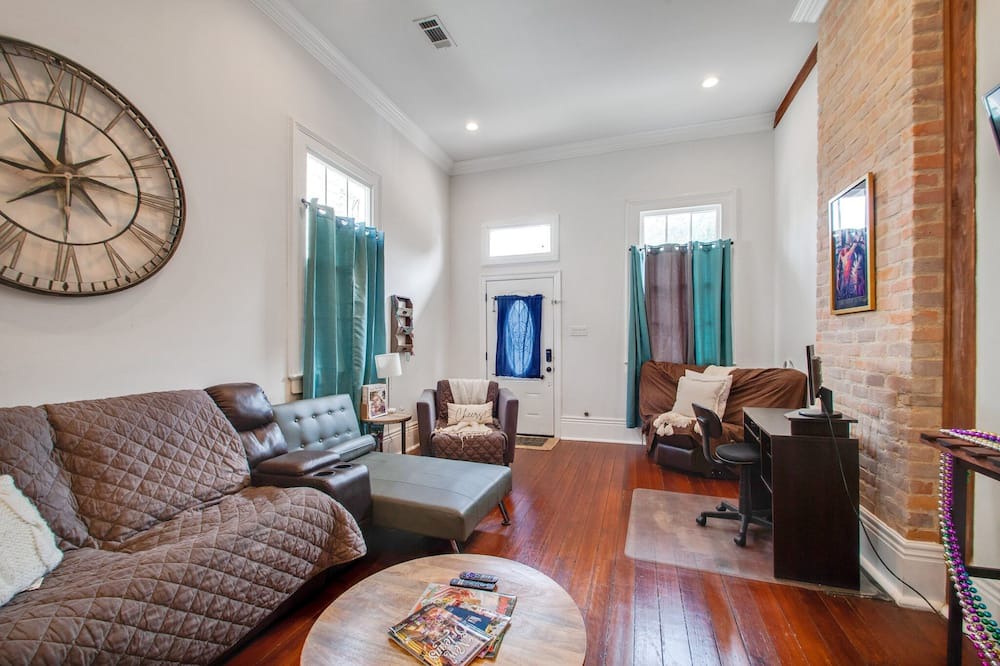 Photo of Livingroom in Esplanade Ridge