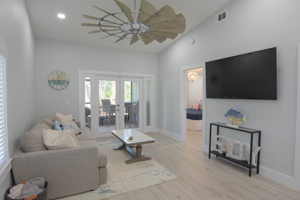 Photo of Livingroom in New Smyrna Beach