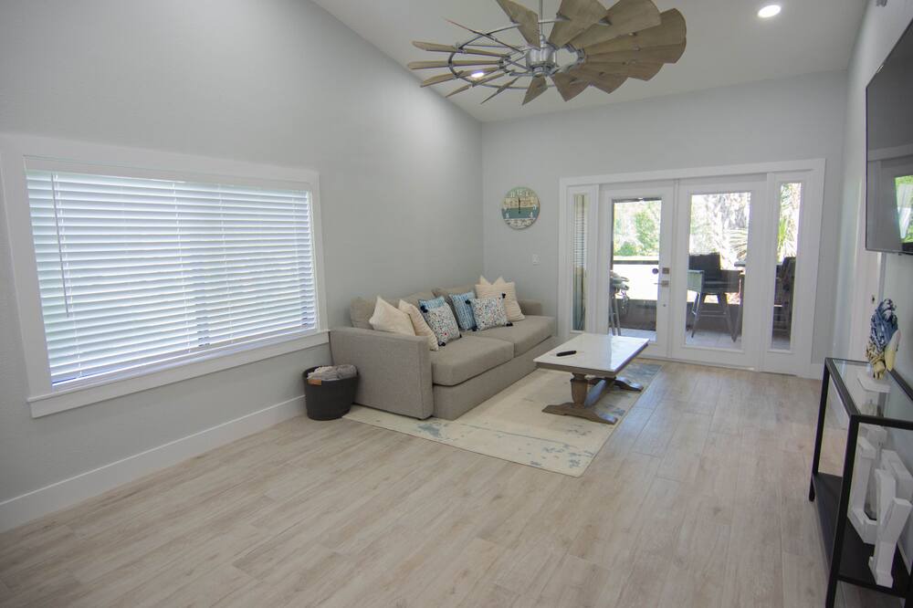 Photo of Livingroom in New Smyrna Beach