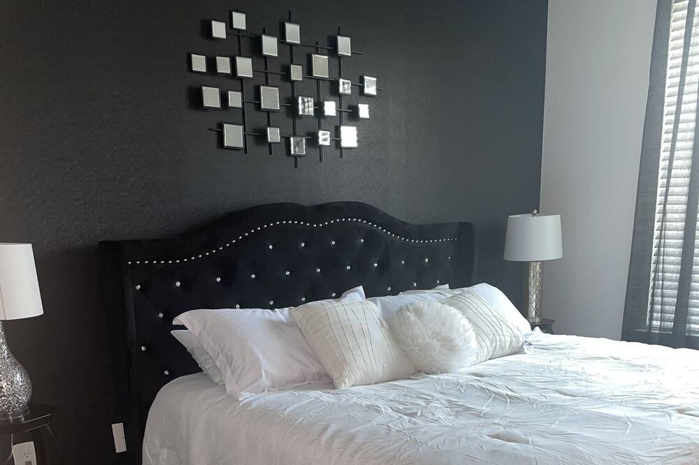 Photo of Bedroom in Oakland