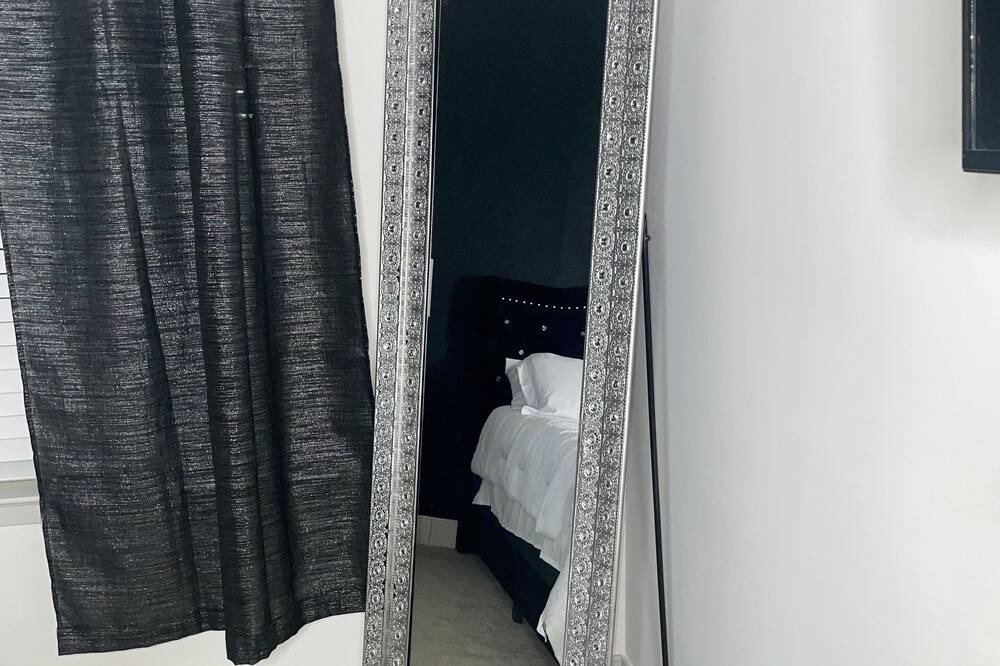 Photo of Bedroom in Oakland