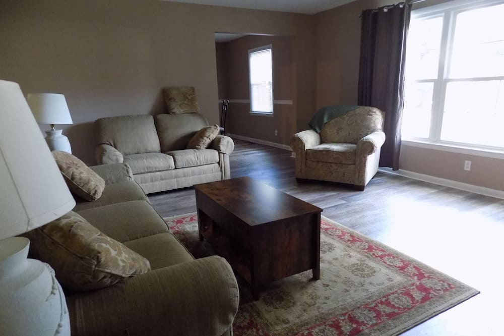 Photo of Livingroom in Perry