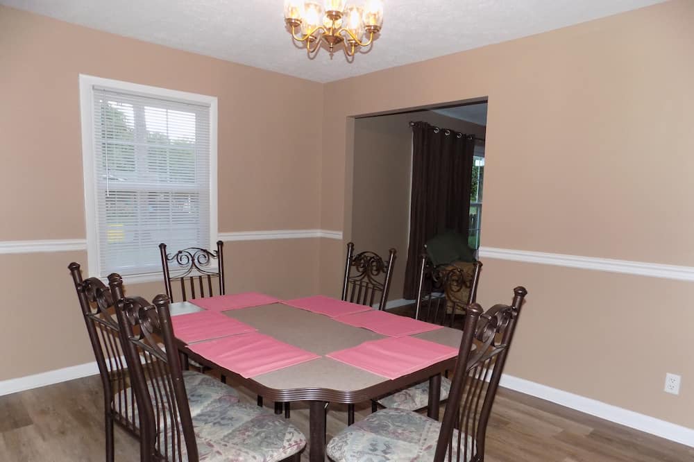 Photo of Livingroom in Perry