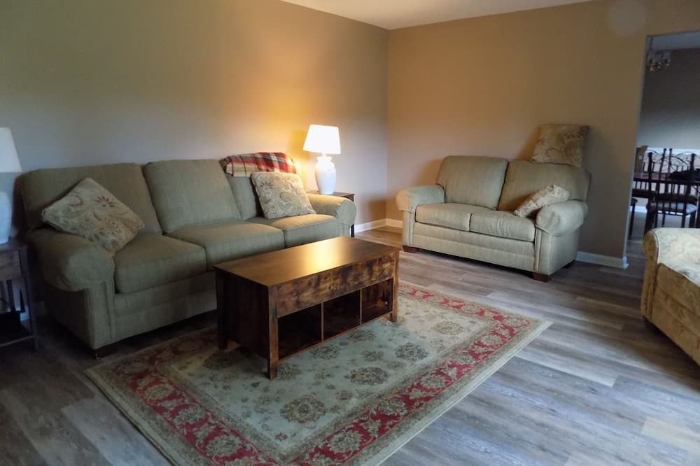 Photo of Bedroom in Perry