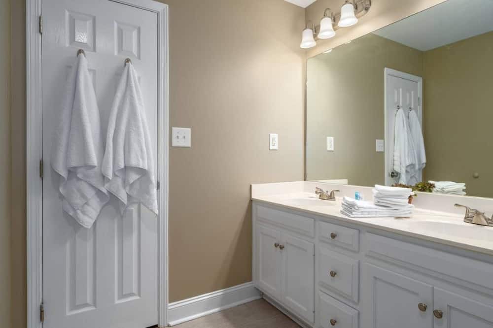 Photo of Bathroom in Calera