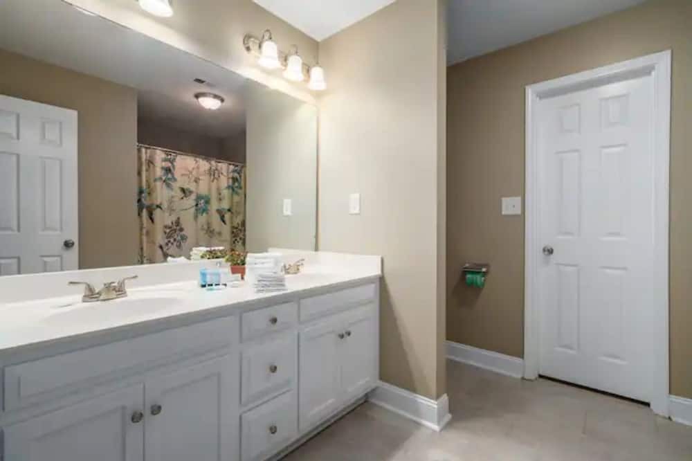 Photo of Bathroom in Calera