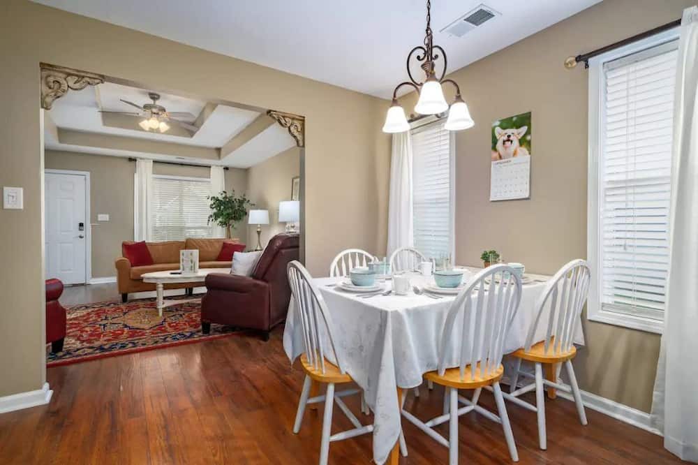 Photo of Bedroom in Calera