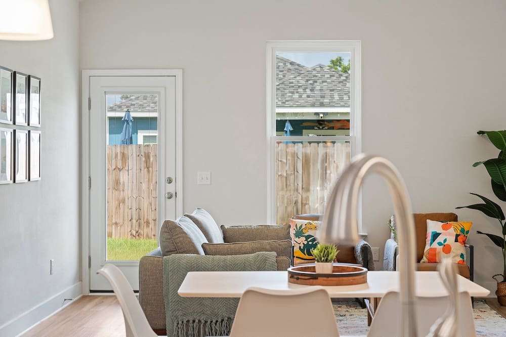 Photo of Livingroom in Ono Island