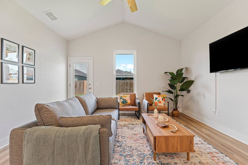 Photo of Livingroom in Ono Island