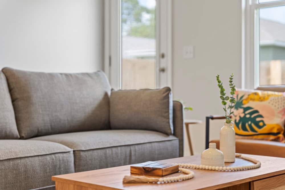 Photo of Livingroom in Ono Island