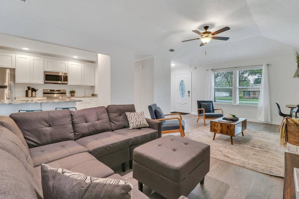 Photo of Livingroom in Pooler
