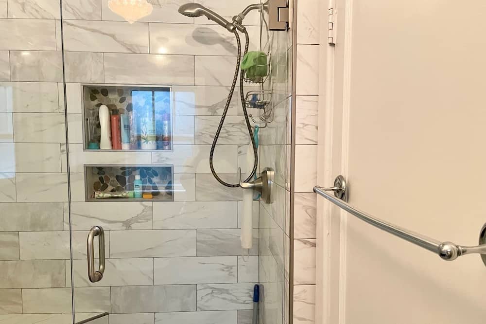 Photo of Bathroom in MacClenny