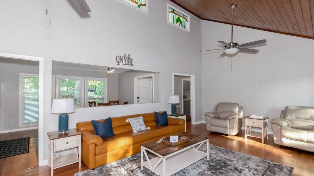 Photo of Livingroom in Eatonton