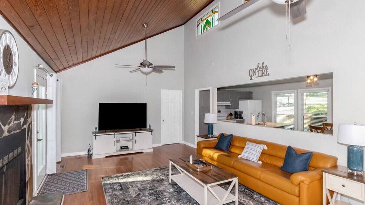 Photo of Livingroom in Eatonton