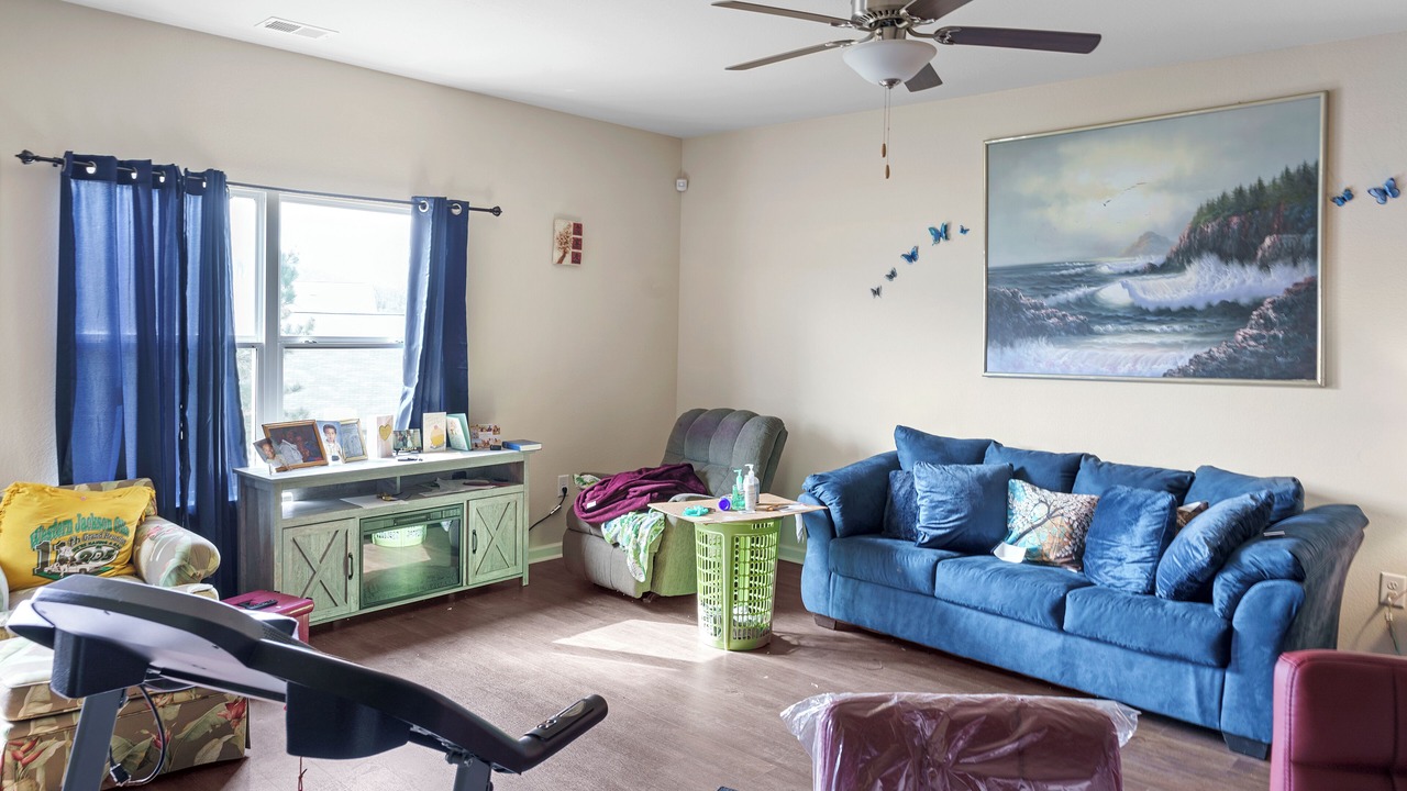 Photo of Livingroom in Springville