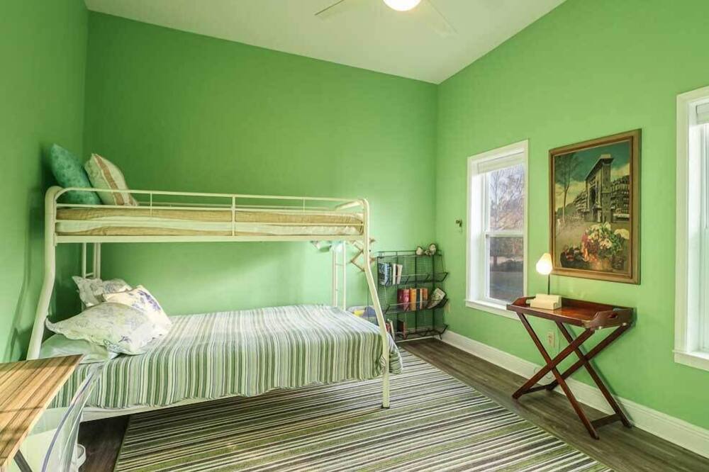 Photo of Bedroom in Waveland