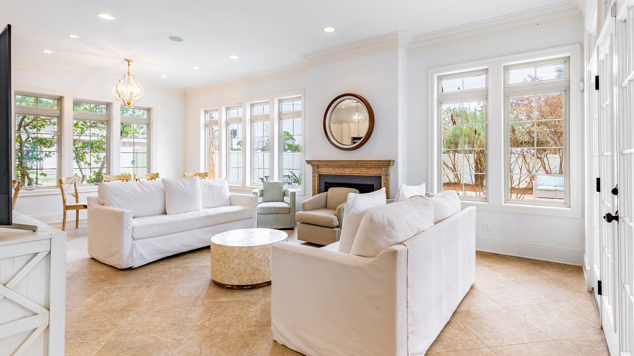Photo of Livingroom in Tang-O-Mar