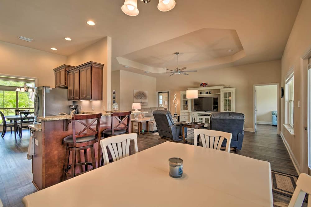 Photo of Livingroom in Foley