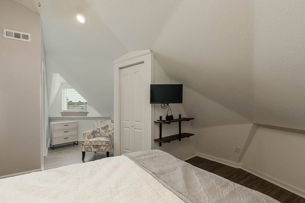 Photo of Bedroom in Tuscaloosa