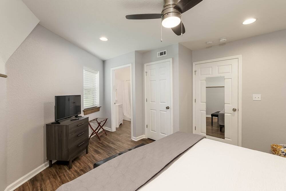 Photo of Bedroom in Tuscaloosa