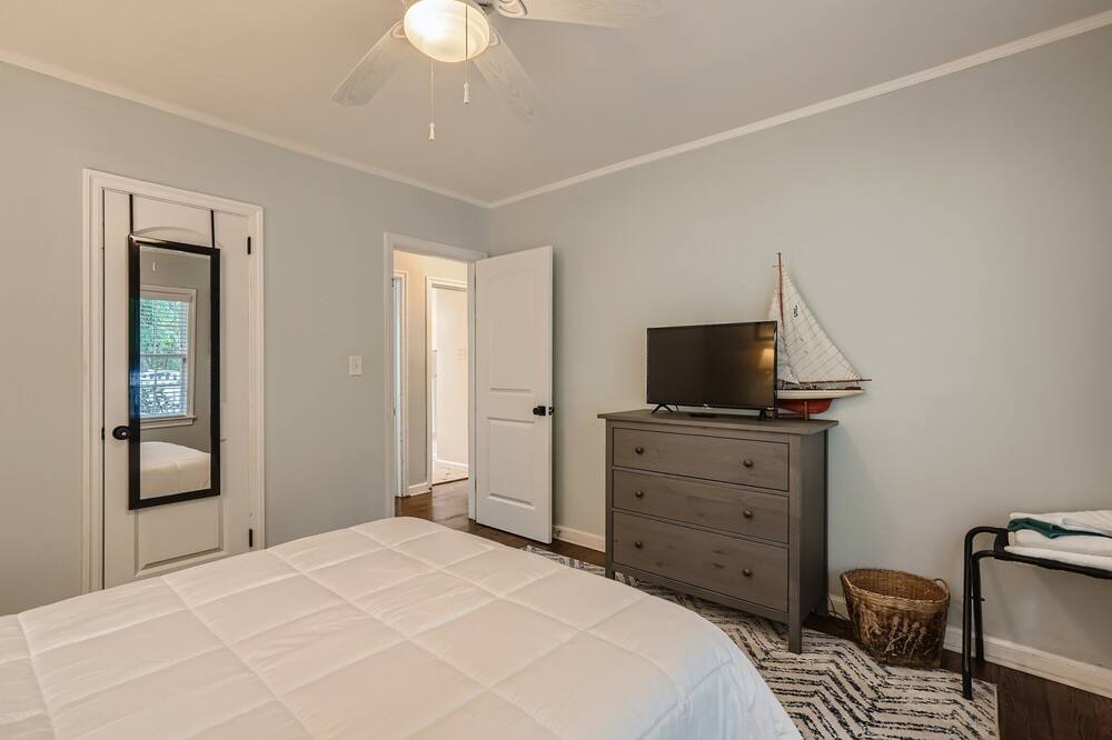 Photo of Bedroom in East Side