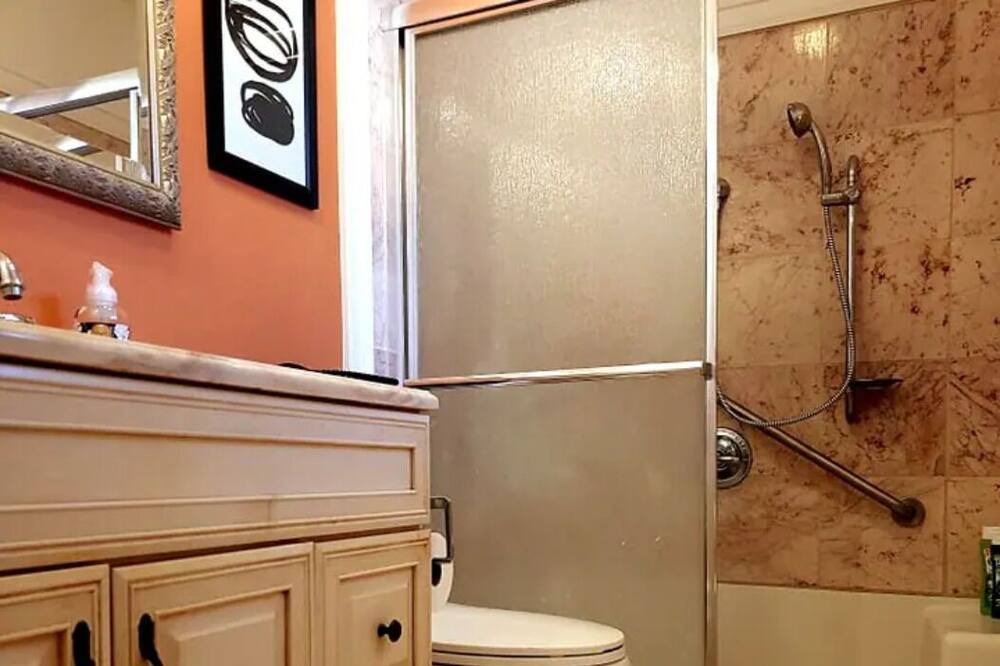 Photo of Bathroom in Saint Roch