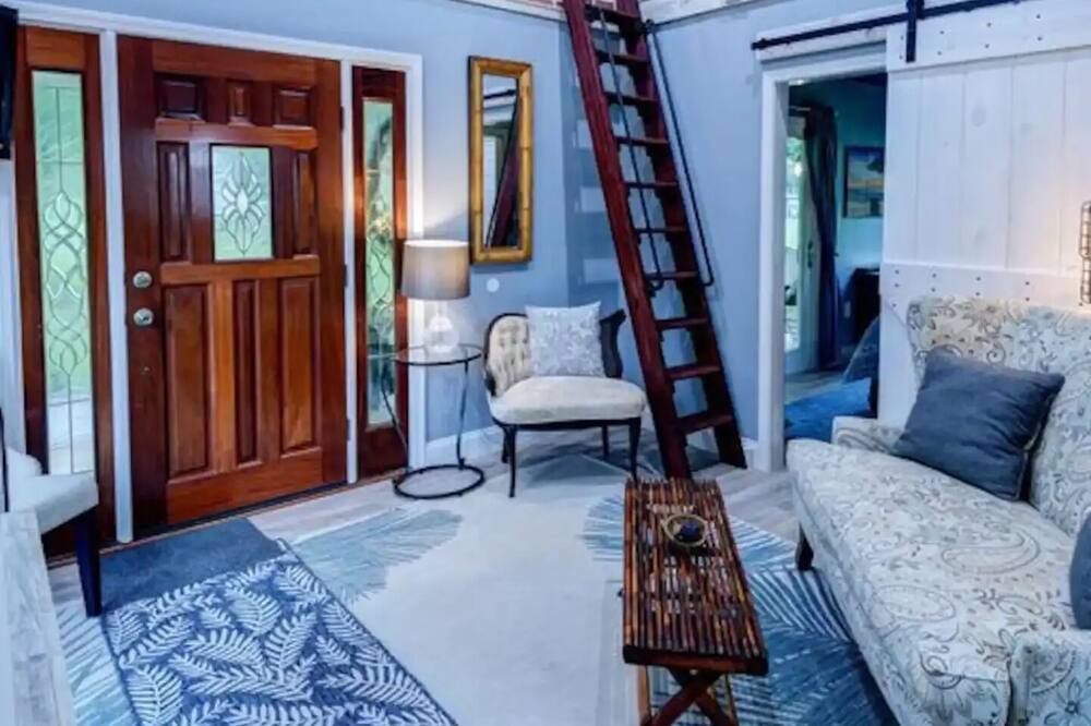 Photo of Livingroom in Foley