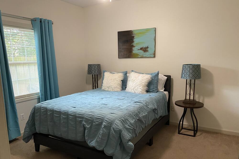 Photo of Bedroom in Tuscaloosa