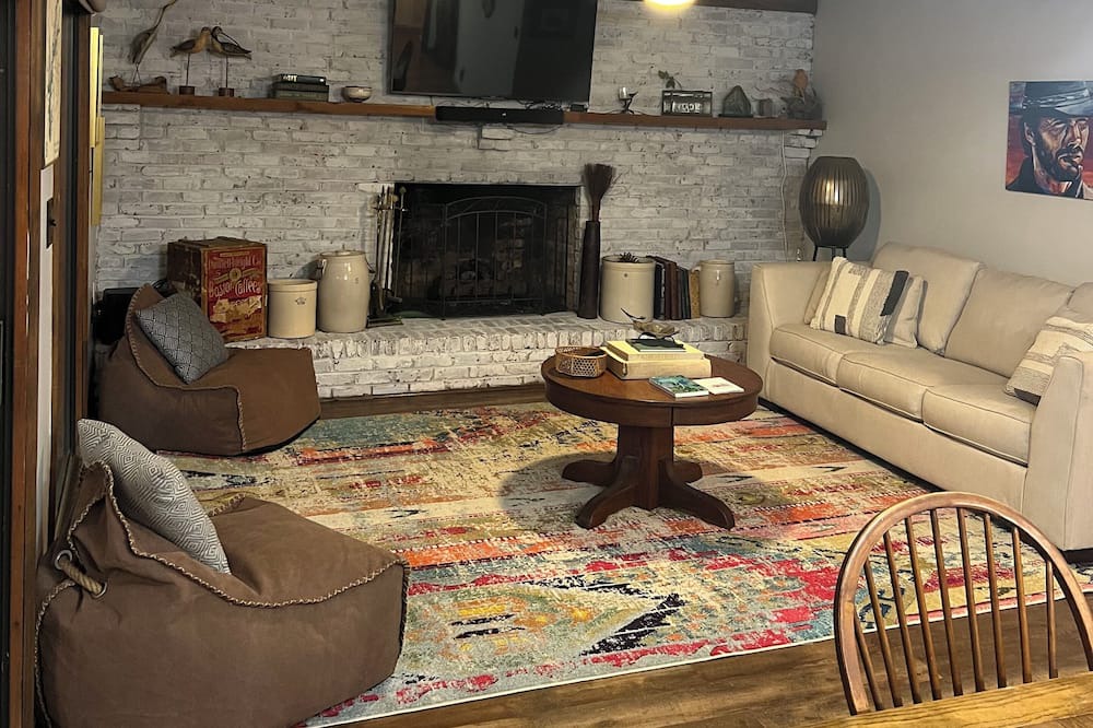 Photo of Livingroom in LaGrange