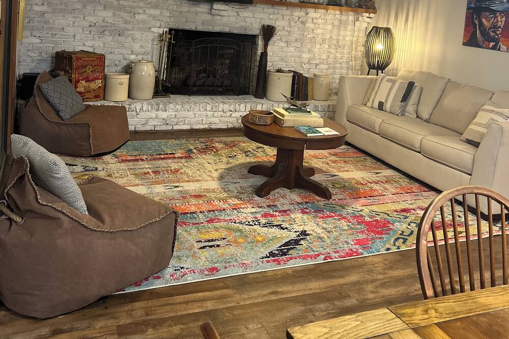 Photo of Livingroom in LaGrange