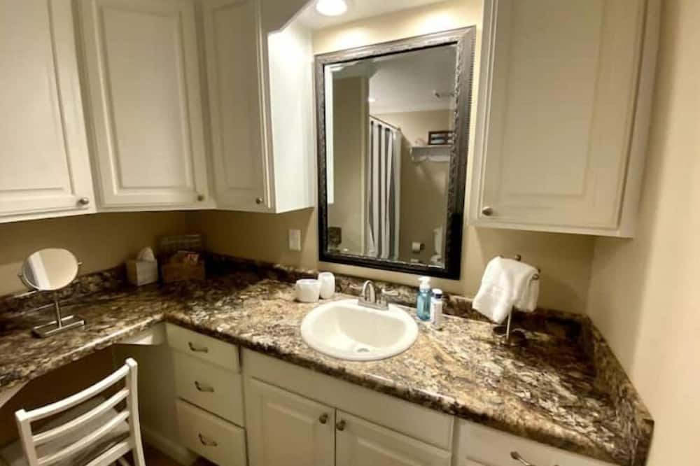 Photo of Bathroom in Laurel