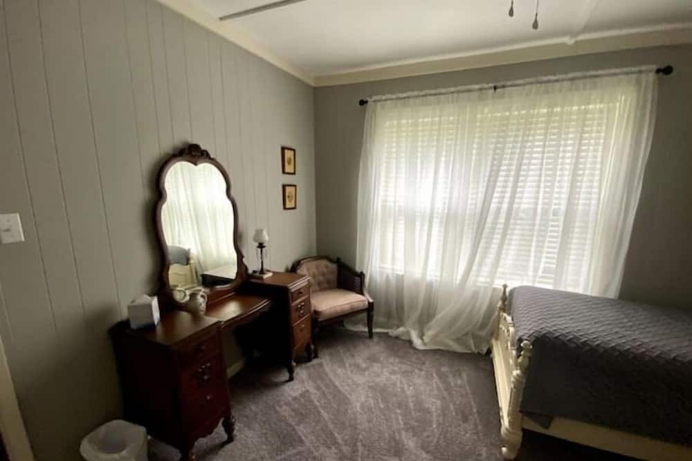 Photo of Bedroom in Laurel