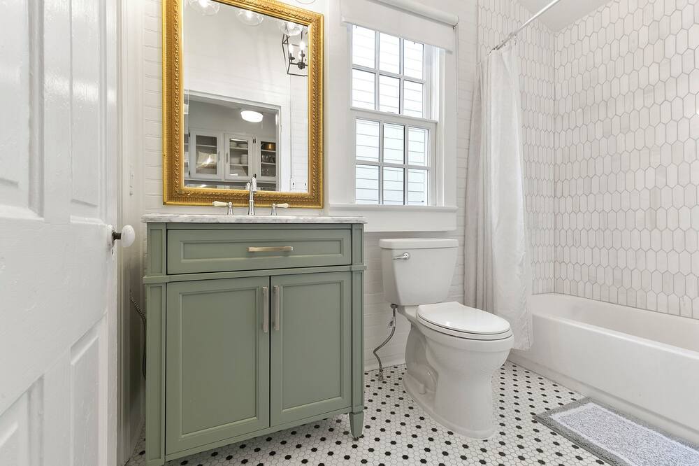 Photo of Bathroom in Irish Channel