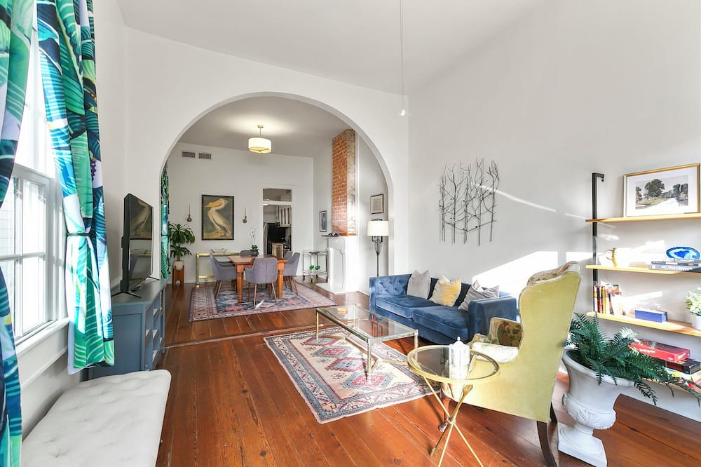 Photo of Livingroom in Irish Channel