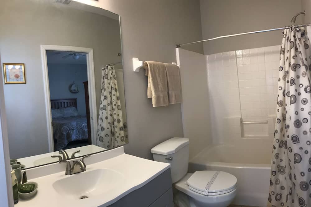 Photo of Bathroom in Sunset Ridge