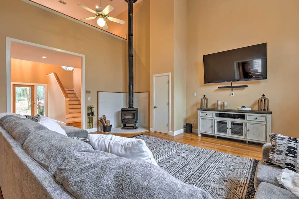 Photo of Livingroom in Daphne