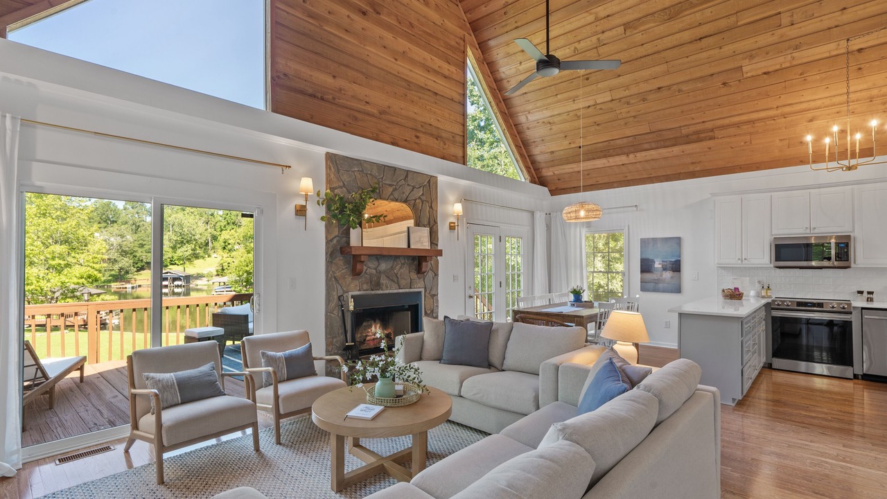 Photo of Livingroom in Eatonton