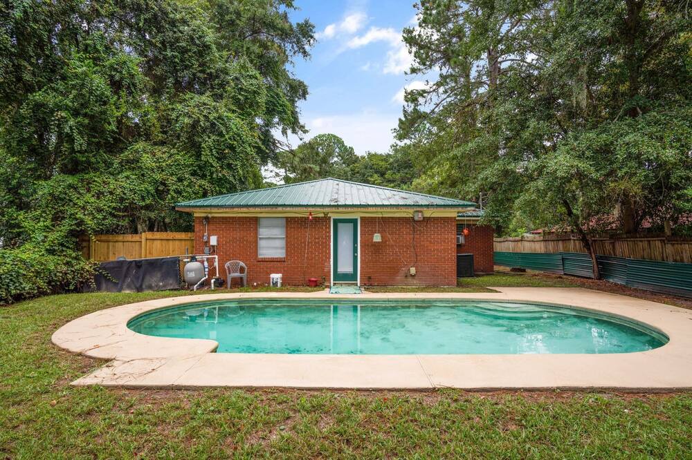 Photo of Outdoor in Country Club Estates