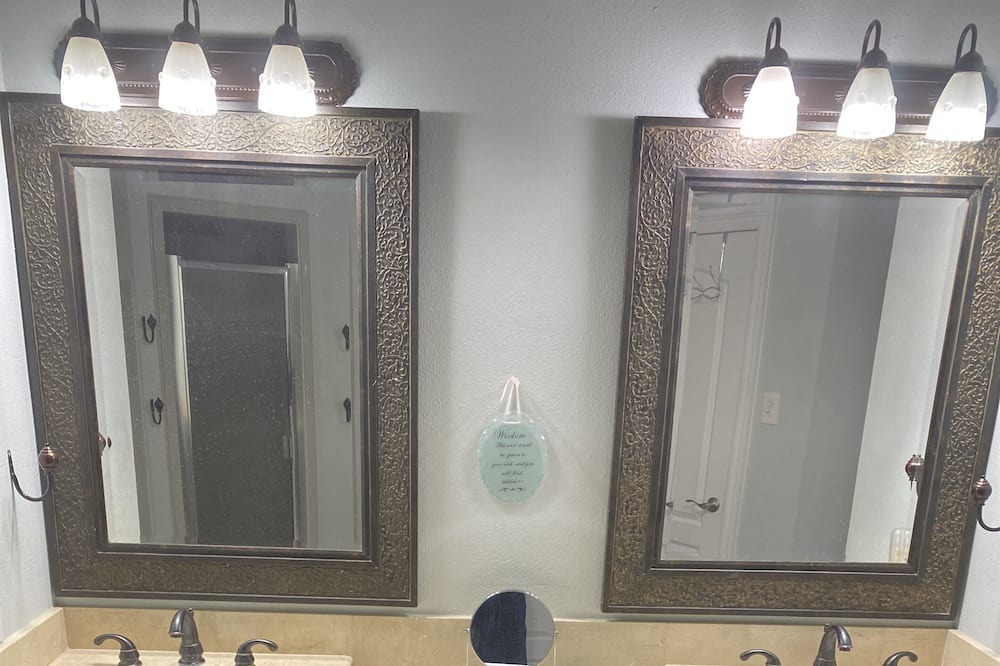 Photo of Bathroom in Read Boulevard East