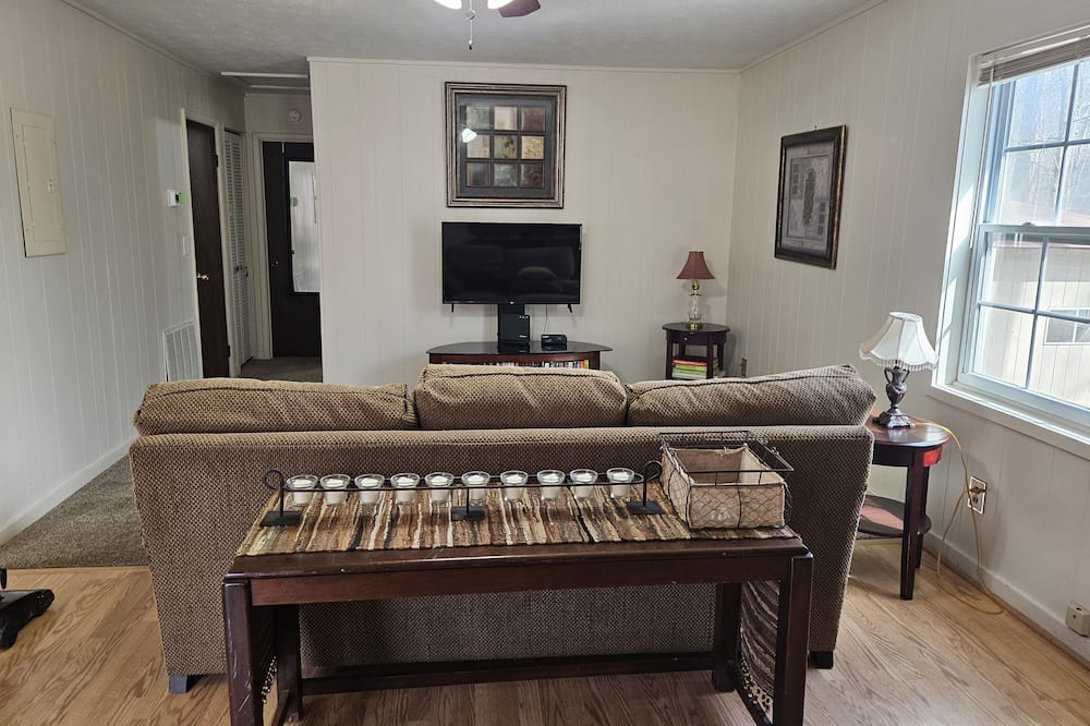 Photo of Bedroom in Pine Mountain Valley
