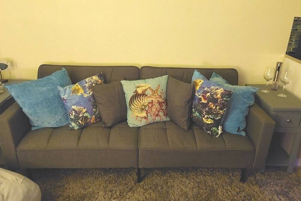 Photo of Livingroom in Edgewater