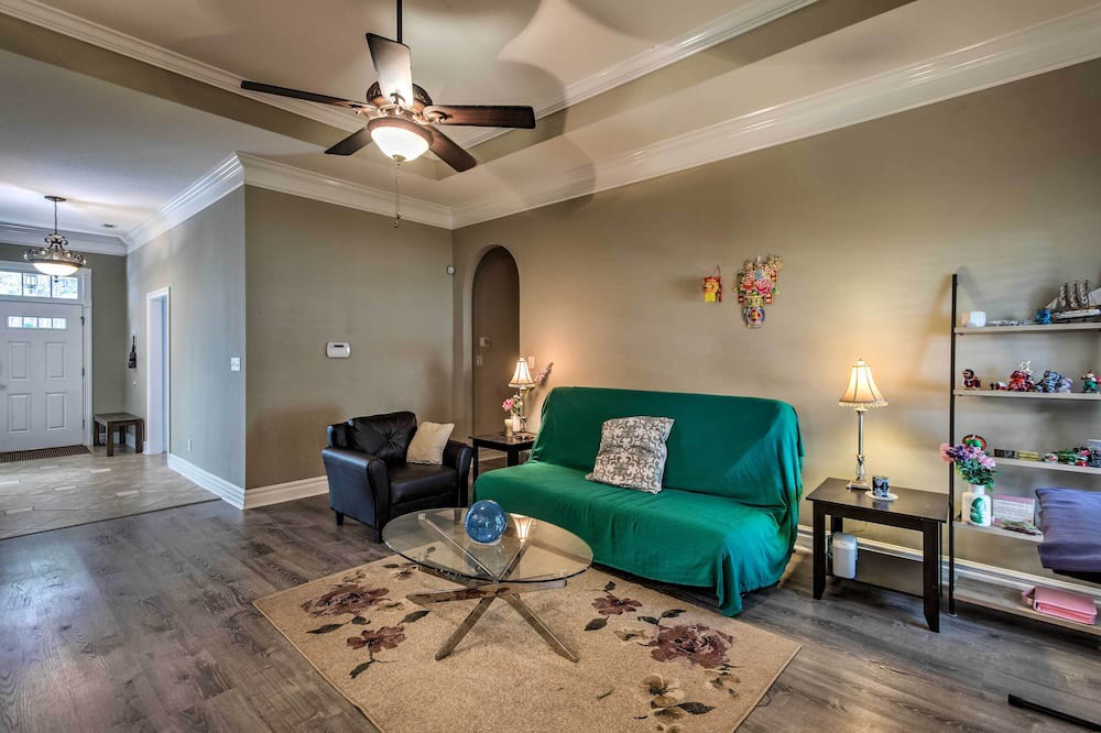 Photo of Livingroom in Valdosta